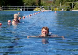 Saison Eroeffnung Sonnenschein Ueber Ostbad In Jena 03